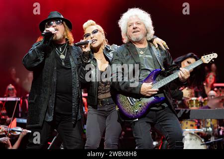 Der US-amerikanischer Gitarrist Steve Lukather ,die US-Sängerin Anastacia Lyn Newkirk und der US Sänger Joseph Williams BEI der Night of the Proms Tour 2023 à München. München Olympiahalle Bayern Deutschland *** le guitariste américain Steve Lukather, la chanteuse américaine Anastacia Lyn Newkirk et le chanteur américain Joseph Williams lors de la Night of the Proms Tour 2023 à Munich Munich Olympiahalle Bayern Allemagne Banque D'Images