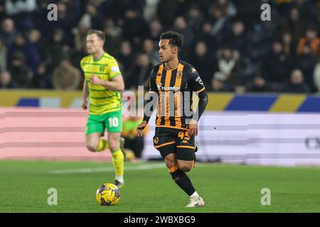 Hull, Royaume-Uni. 12 janvier 2024. Fabio Carvalho de Hull City rompt avec le ballon lors du match de championnat Sky Bet Hull City vs Norwich City au MKM Stadium, Hull, Royaume-Uni, le 12 janvier 2024 (photo de Mark Cosgrove/News Images) à Hull, Royaume-Uni le 1/12/2024. (Photo de Mark Cosgrove/News Images/Sipa USA) crédit : SIPA USA/Alamy Live News Banque D'Images