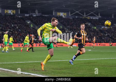 Hull, Royaume-Uni. 12 janvier 2024. Jack Stacey de Norwich City libère le ballon lors du match de championnat Sky Bet Hull City vs Norwich City au MKM Stadium, Hull, Royaume-Uni, le 12 janvier 2024 (photo de Mark Cosgrove/News Images) à Hull, Royaume-Uni le 1/12/2024. (Photo de Mark Cosgrove/News Images/Sipa USA) crédit : SIPA USA/Alamy Live News Banque D'Images