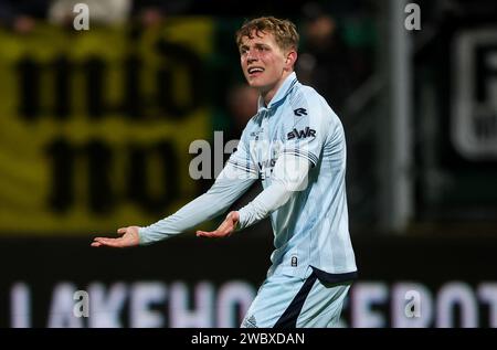 Den Haag, Nederland. 12 janvier 2024. DEN HAAG, NEDERLAND - JANVIER 12 : Simon Colyn de de Graafschap fait des gestes lors du match néerlandais Keuken Kampioen Divisie entre ado Den Haag et de Graafschap au Bingoal Stadion le 12 janvier 2024 à Den Haag, Nederland. (Photo Hans van der Valk/Orange Pictures) crédit : Orange pics BV/Alamy Live News Banque D'Images