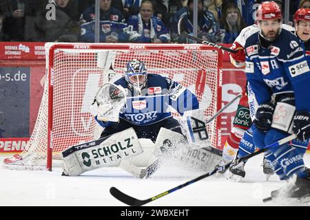 Schwenningen, Deutschland. 12 janvier 2024. Joacim Eriksson (Schwenninger Wild Wings #60) Schwenninger Wild Wings gegen Duesseldorfer EG, Eishockey, DEL, 37. Spieltag, saison 2023/2024, 12.01.2024 photo : Eibner-Pressefoto/Sven Laegler crédit : dpa/Alamy Live News Banque D'Images