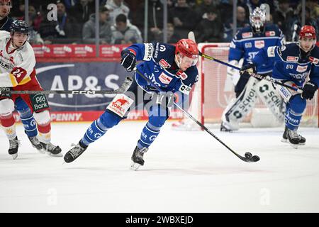 Schwenningen, Deutschland. 12 janvier 2024. Alexander Karachun (Schwenninger Wild Wings #47) Schwenninger Wild Wings gegen Duesseldorfer EG, Eishockey, DEL, 37. Spieltag, saison 2023/2024, 12.01.2024 photo : Eibner-Pressefoto/Sven Laegler crédit : dpa/Alamy Live News Banque D'Images