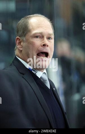 Villingen Schwenningen, Deutschland. 12 janvier 2024. Gut gebrüllt Löwe : Steve Walker (SERC Wild Wings) beim Spiel der DEL 23-24, 37. Sptg. : Schwenninger Wild Wings vs Düsseldorfer EG (DEG) crédit : dpa/Alamy Live News Banque D'Images