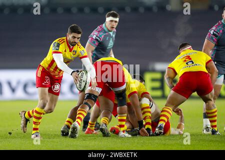 Swansea, Royaume-Uni. 12 janvier 2024. Sadek Deghmache de Perpignan en action. EPCR Challenge Cup rugby, Ospreys v Perpignan, match de poule 2 au stade Swansea.com de Swansea, pays de Galles du Sud, vendredi 12 janvier 2024. Usage éditorial uniquement. photo par Geraint Nicholas/Andrew Orchard photographie sportive/Alamy Live News crédit : Andrew Orchard photographie sportive/Alamy Live News Banque D'Images