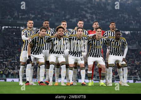 Turin, Italie. 11 janvier 2024. La Juventus FC commence onze heures de formation pour une photo d'équipe avant le coup d'envoi, rangée arrière ( de gauche à droite ) ; Filip Kostic, Gleison Bremer, Arkadiusz Milik, Federico Gatti, Mattia Perin et Danilo, première rangée ( de gauche à droite ) ; Manuel Locatelli, Weston McKennie, Fabio Miretti, Kenan Yildiz et Timothy Weah, dans le match de Coppa Italia à l'Allianz Stadium de Turin. Le crédit photo devrait se lire : Jonathan Moscrop/Sportimage crédit : Sportimage Ltd/Alamy Live News Banque D'Images