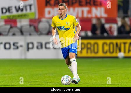Waalwijk, pays-Bas. 12 janvier 2024. WAALWIJK, PAYS-BAS - 12 JANVIER : Godfried Roemeratoe du RKC Waalwijk lors du match néerlandais d'Eredivisie entre RKC Waalwijk et Heracles Almelo au Mandemakers Stadion le 12 janvier 2024 à Waalwijk, pays-Bas. (Photo de Joris Verwijst/Orange Pictures) crédit : dpa/Alamy Live News Banque D'Images