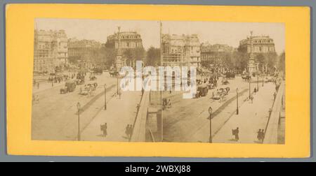 Vue du Pont au change et de la Fontaine du palmier à Paris, Anonyme, 1850 - 1880 support photographique de Paris stéréographique. pont d'impression d'albumen en carton dans la ville à travers la rivière, canal, etc. Véhicule à deux roues tiré par des animaux changez de pont Banque D'Images