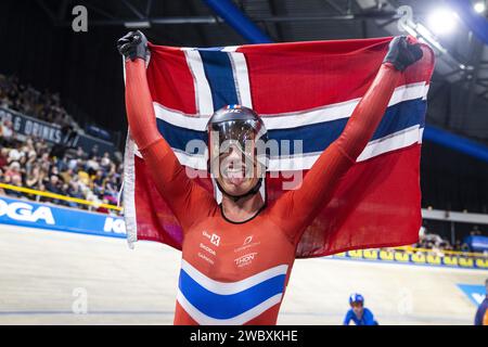 APELDOORN - Anita Yvonne Stenberg (NOR) se réjouit après avoir remporté l'Omnium féminin lors de la troisième journée des Championnats d'Europe de cyclisme sur piste dans l'Omnisportcentrum d'Apeldoorn. ANP VINCENT JANNINK crédit : ANP/Alamy Live News Banque D'Images