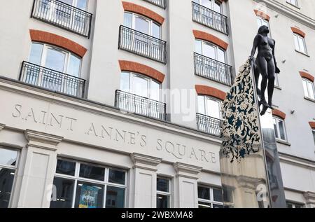 St Anne's Square, une zone de réaménagement majeur, un programme de régénération à usage mixte primé au cœur du quartier de la cathédrale de Belfast, ni, Royaume-Uni Banque D'Images