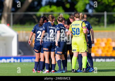 Sydney, Australie. 12 janvier 2024. Les joueuses de Melbourne Victory se réunissent lors du match RD12 féminin de La A-League entre Melbourne Victory et Perth Glory à Leichhardt Oval le 12 janvier 2024 à Sydney, Australie Credit : IOIO IMAGES/Alamy Live News Banque D'Images