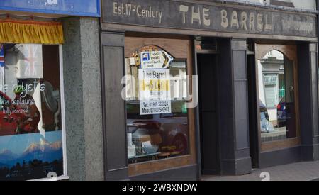 Ross on Wye, Herefordshire, Angleterre septembre 24 2023 : à la recherche de nouveaux propriétaires le Barrel Inn existe depuis le 17e siècle mais est maintenant vacant Banque D'Images