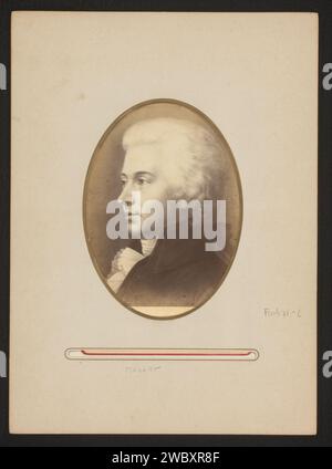Production photographique d'un portrait signé de Wolfgang Amadeus Mozart, Gustav Schauer, E.H. Schroeder, d'après Anonymous, photographie 1870 - 1900. Photographie de cabinet Berlin carton. support photographique albumen estampe personnes historiques. portrait du compositeur Banque D'Images