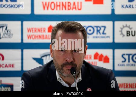 Villingen Schwenningen, Deutschland. 12 janvier 2024. Entraîneur Thomas Dolak (Düsseldorfer EG/DEG) BEI der Pressekonferenz, PK nach dem Spiel der DEL 23-24, 37. Sptg. : Schwenninger Wild Wings vs Düsseldorfer EG (DEG) crédit : dpa/Alamy Live News Banque D'Images