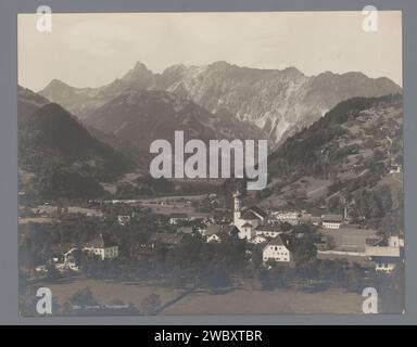 Vue de Schruns dans le Montafon en Autriche, Anonyme, 1900 - 1950 photographie Shout baryta papier gélatine argent impression montagnes. vue sur la ville en général ; 'veduta'. dale, vallon crie Banque D'Images