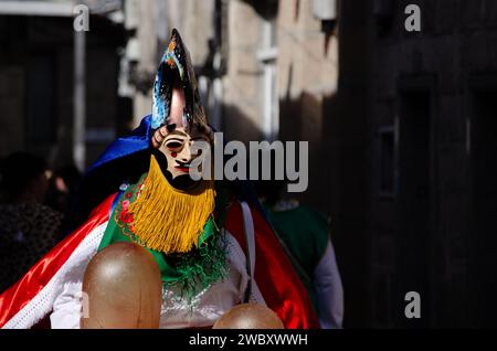 Xinzo de Limia, Espagne 02 13 2023 Pantalla le masque de carnaval traditionnel. Entroido de Xinzo de Limia. Banque D'Images