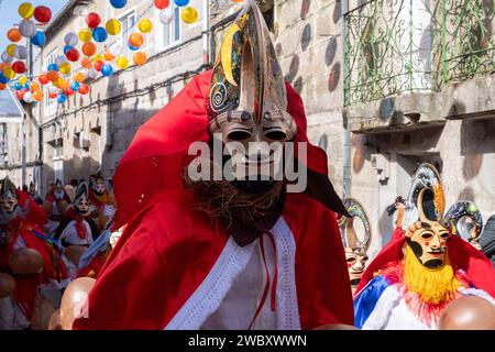 Xinzo de Limia, Espagne 02 13 2023 Pantalla le masque de carnaval traditionnel. Carnavals populaires en Galice, Entroido de Xinzo de Limia. Banque D'Images