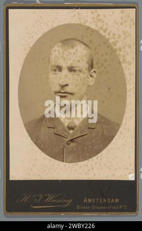 Portrait d'un homme inconnu, Hermanus Jodocus Weesing, c. 1880 - c. 1900 photographie de cabinet Amsterdam Cardboard. support photographique de l'albumine homme adulte Banque D'Images