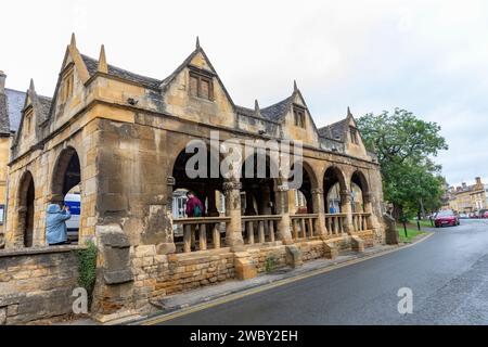 Chipping Campden ville de marché dans les cotswolds anglais, 17e siècle et Grade 1 bâtiment classé de hall de marché, Angleterre, Royaume-Uni, 2023 Banque D'Images