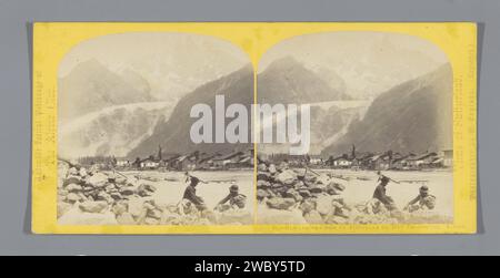 Vue de l'EIA-de-glace avec l'aiguille du Dru, William England, c. 1850 - c. 1880 stéréographie carton haute-Savoie. Support photographique impression albumine glacier glace de mer Banque D'Images