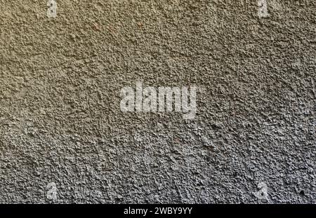 Texture de mur plâtré avec mortier de relief rugueux et couleur gris clair gros plan Banque D'Images