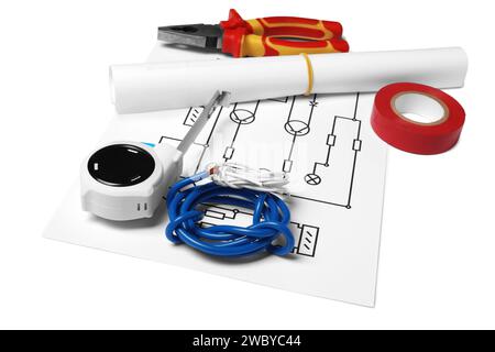Schéma de câblage, fils et ruban à mesurer isolés sur blanc Banque D'Images