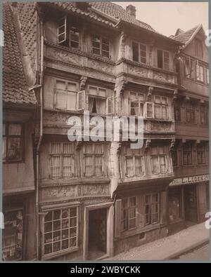 Street face in Hildesheim, E. Mertens & Cie (possible), 1880 - 1900 impression photomécanique Hildesheim papier collotype maison combinée avec le magasin Hildesheim Banque D'Images