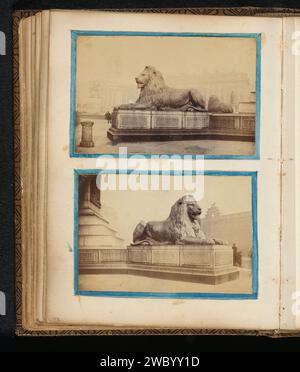 Deux photos des lions à la colonne de Nelson, Anonymous, 1867 photographient deux photos des sculptures des lions au pied de la colonne de Nelson sur Trafalgar Square. Les lions de bronze ont été placés à la colonne en 1867. Photos sur album magazine dans album avec 68 photos principalement avec des décorations de bordure accusées. Il s’agit principalement de portraits en format carte-de-visite. Support photographique pour l'Angleterre. carton. aquarelle (peinture) albumen print pièce de sculpture, reproduction d'une pièce de sculpture. Bêtes de proie, animaux prédateurs : lion Nelson Column (Londen). Trafalgar Square Banque D'Images