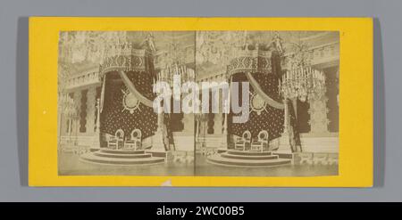 Thrones au Palais des Tuileries à Paris, Anonyme, v. 1855 - avant 1871 stéréographie du carton tuileriep-palpal. support photographique imprimé albumen salle du trône. intérieur  représentation d'un bâtiment. trône Tuileriep-palpal Banque D'Images