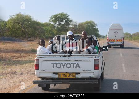 Botswana, Francistown, 3.18.2010 , éditorial, bakkie afrique du Sud transportant des personnes à l'arrière, camionnette, un terme informel sud-africain pour un p Banque D'Images