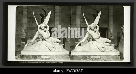 Sculpture d'Amor et psyché par Antonio Canova au musée du Louvre à Paris, France, L. & F., 1856 - 1890 Musée du Louvre verre. Seal Rand : pièce de sculpture sur lame de papier, reproduction d'une pièce de sculpture. (Histoire de) Cupidon, Amor (Eros). Musée psyché Louvre Banque D'Images