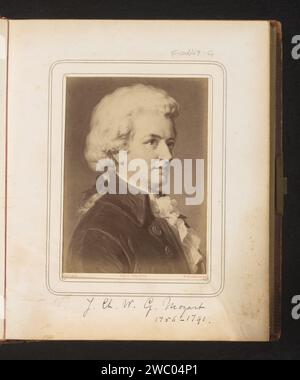 Production photographique d'un portrait peint de Wolfgang Amadeus Mozart par Carl Jaeger, Friedrich Bruckmann, d'après Carl Jaeger, photographie de 1870 - 1890. Cabinet photographie cette photo fait partie d'un album. carton. support photographique albumen print portrait du compositeur. image, peinture. personnages historiques Banque D'Images