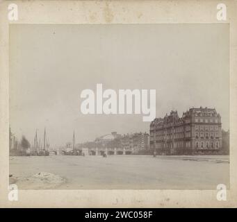 Frozen Amstel avec Amstelhotel à Amsterdam, Anonyme, 1870 - 1900 photographie support photographique inconnu. Imprimé albumine en carton Amstel Hotel Banque D'Images