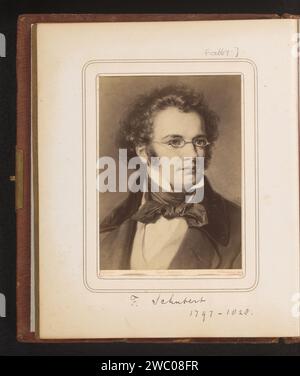 Production photographique d'un portrait peint de Franz Schubert par Carl Jaeger, Friedrich Bruckmann, d'après Carl Jaeger, photographie de 1870 - 1890. Cabinet photographie cette photo fait partie d'un album. carton. support photographique albumen print portrait du compositeur. personnages historiques. image, peinture Banque D'Images