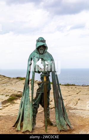 Structure d'homme fantomatique de Gallos de 8 pieds de haut au château de Tintagel sur l'île de Tintagel, Conwall, Angleterre, Royaume-Uni, 2023 Banque D'Images