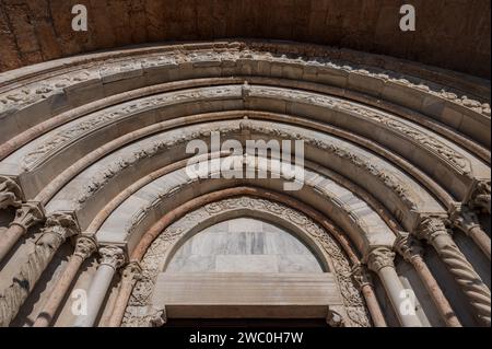 La cathédrale d'Ancône est dédiée à San Ciriaco. C'est une église médiévale dans laquelle le style roman se mélange avec le style byzantin, évident dans t Banque D'Images