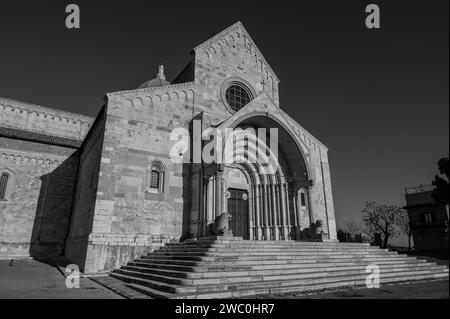 La cathédrale d'Ancône est dédiée à San Ciriaco. C'est une église médiévale dans laquelle le style roman se mélange avec le style byzantin, évident dans t Banque D'Images