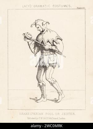 Fou shakespearien ou bouffon avec marotte, 16e siècle. Homme en chaperon ou cagoule dagged, doublet dagged, tuyau et chaussures, le tout en couleurs hétéroclite ou parti avec cloches. Lithographie de Thomas Hailes Lacy's Male costumes, Historical, National and Dramatic in 200 plates, Londres, 1865. Lacy (1809-1873) était un acteur, dramaturge, directeur de théâtre et éditeur britannique. Banque D'Images