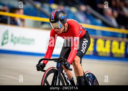 STENBERG Anita Yvonne ( NOR ) – Norvège – Querformat - quer - horizontal - Paysage - Evénement/Veranstaltung : UEC Track Cycling European Championships 2024 - Apeldoorn - Catégorie/Catégorie : Cyclisme sur piste – Championnats d'Europe - lieu/Ort : Europe – pays-Bas - Apeldoorn - Omnisport - discipline: scratch - Elite Women - distance : 10 km - Date/Datum : 11.01.2024 – jeudi – jour 2 - photographe : © Arne Mill - frontalvision.com Banque D'Images