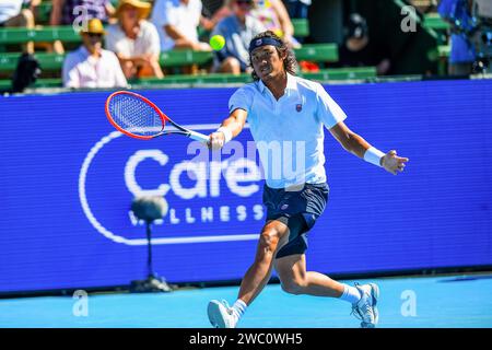 Melbourne, Australie. 11 janvier 2024. Zhang Zhizhen de Chine vu en action lors du dernier match du jour 2 du tournoi de tennis Care Wellness Kooyong Classic contre Max Purcell (non représenté) d'Australie au Kooyong Lawn tennis Club. Zhang Zhizhen a battu l'australien Max Purcell 7-6, 4-7 (10-7) (photo Alexander Bogatyrev/SOPA Images/Sipa USA) crédit : SIPA USA/Alamy Live News Banque D'Images