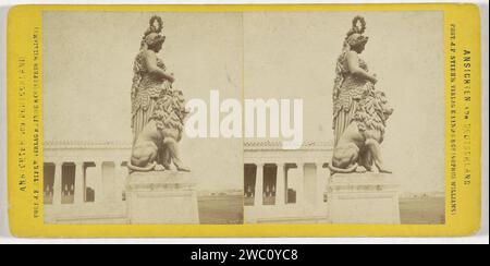 Vue latérale de la statue de Bavière à Munich, Johann Friedrich Stiehm, d'après Ludwig von Schwanthaler, 1868 - 1900 Stereography Munich Éditeur : London Cardboard. monument imprimé papier albumen, statue. Personnification d'une ville, ville-patron(ess) Ruhmeshalle Banque D'Images