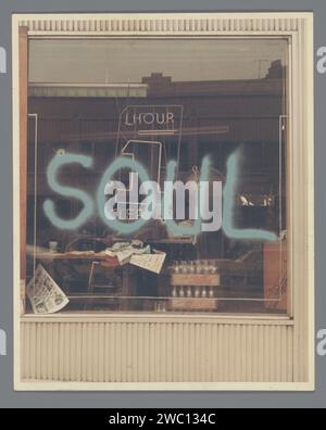 Soul, anonyme, vers 1975 stéréographie avec des trous de balle criblé vitrine avec «soul» dans les graffitis. États-Unis d'Amérique soutien photographique États-Unis d'Amérique Banque D'Images