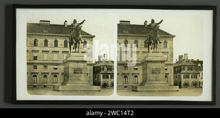 Statue équestre de Maximilien I van Bavaria sur la Wittelsbacherplatz à Munich, Anonyme, 1860 - 1890 photographie München diapositive de verre monument, statue München Banque D'Images