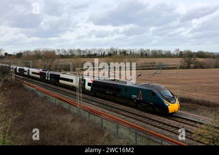 Un train Pendalino classe 390, Avanti West Coast près du village de Blisworth, Northamptonshire, Angleterre. Sur la ligne London Euston - Manchester Piccadilly Banque D'Images