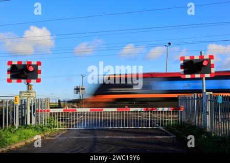 Trains Grand Central passant par Holme sans pilote, East Coast main Line Railway, Cambridgeshire, Angleterre, Royaume-Uni Banque D'Images