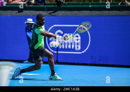 Melbourne, Australie. 12 janvier 2024. Frances Tiafoe, des États-Unis, vue en action lors du match d’ouverture de la dernière journée du tournoi de tennis classique Care Wellness Kooyong contre Milos Raonic, du Canada (non photographié) au Kooyong Lawn tennis Club. Milos Raonic a gagné contre Frances Tiafoe avec les notes finales de 7(7)-6(3), 6-3. (Photo Alexander Bogatyrev/SOPA Images/Sipa USA) crédit : SIPA USA/Alamy Live News Banque D'Images