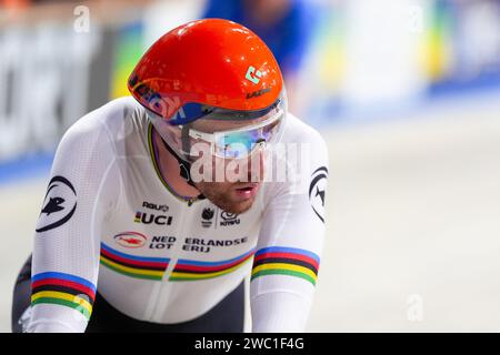 Apeldoorn, pays-Bas. 11 janvier 2024. APELDOORN, PAYS-Bas - 11 JANVIER : Jan Willem van Schip, des pays-Bas, en compétition dans le Madison masculin au jour 2 des Championnats d'Europe UEC sur piste Elite 2024 à Omnisport le 11 janvier 2024 à Apeldoorn, pays-Bas. (Photo Joris Verwijst/Agence BSR) crédit : Agence BSR/Alamy Live News Banque D'Images