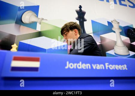 WIJK AAN ZEE - Jorden van Foreest contre Alireza Firouzja lors du premier tour du tournoi d'échecs Tata Steel Masters. ANP OLAF KRAAK Banque D'Images