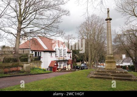 Ryton Angleterre : 17 mars 2023 Ye Olde Cross Inn un pub britannique traditionnel dans un village du nord-est de l'Angleterre Banque D'Images