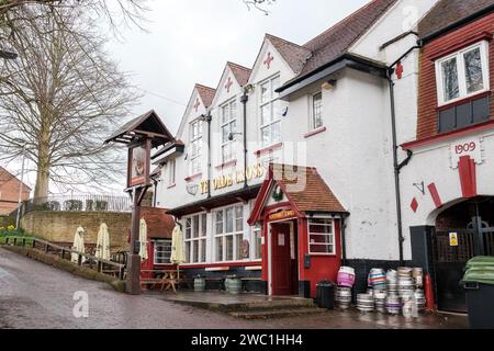Ryton Angleterre : 17 mars 2023 Ye Olde Cross Inn un pub britannique traditionnel dans un village du nord-est de l'Angleterre Banque D'Images
