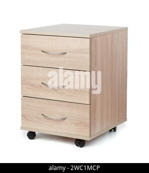 armoire de rangement de bureau en bois à 3 tiroirs avec roues isolées sur blanc Banque D'Images